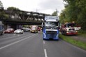 LKW blieb unter Bruecke haengen Koeln Ehrenfeld Innere Kanalstr Hornstr P458